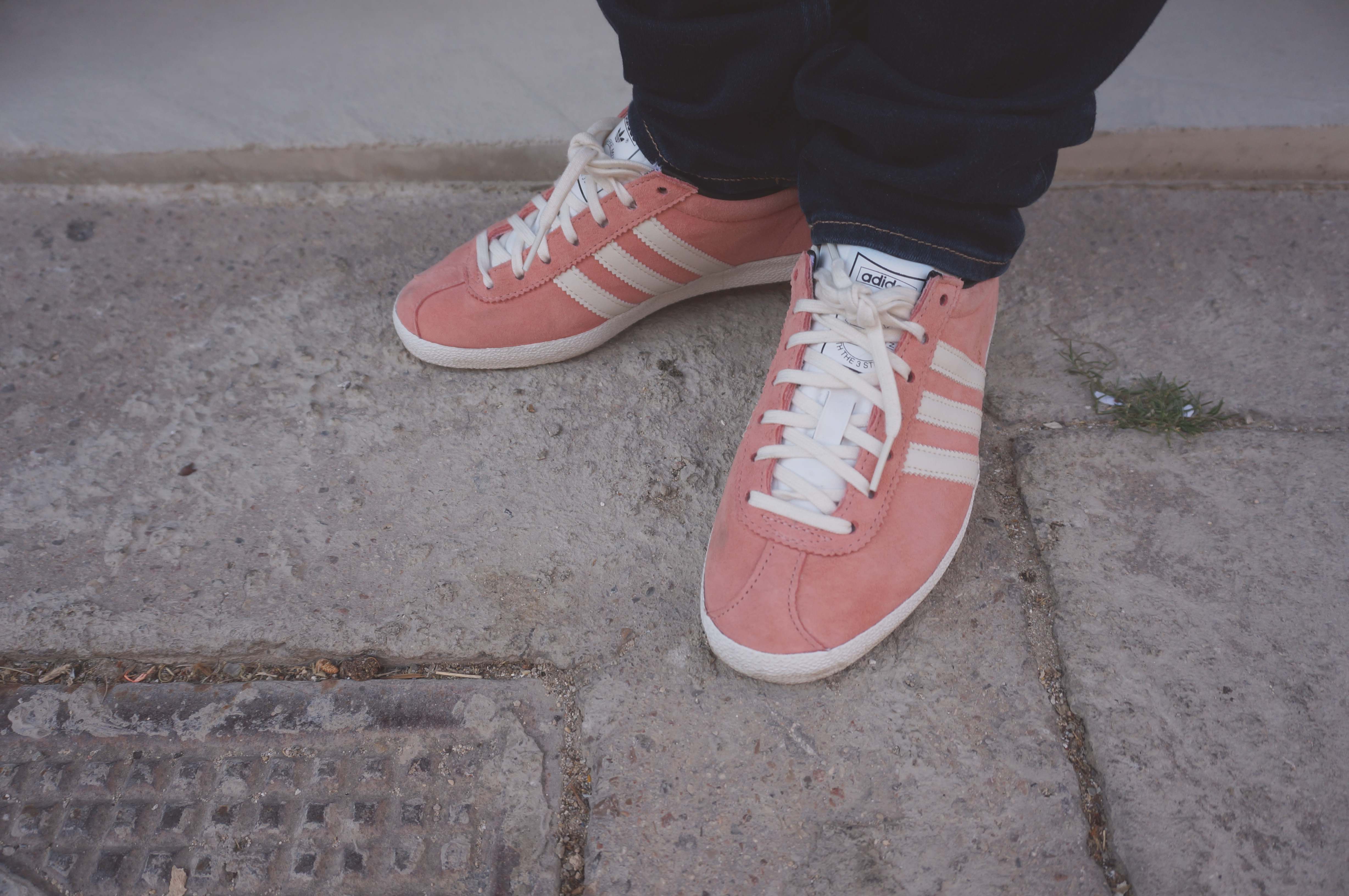 adidas gazelle rose femme porté